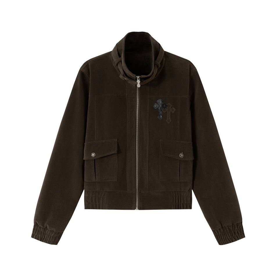 Herren Kurz geschnittener Velours‑Blousonjacke mit Funnelkragen, aufgesetzten Pattentaschen und Zierkreuz‑Applikation Shop Nory