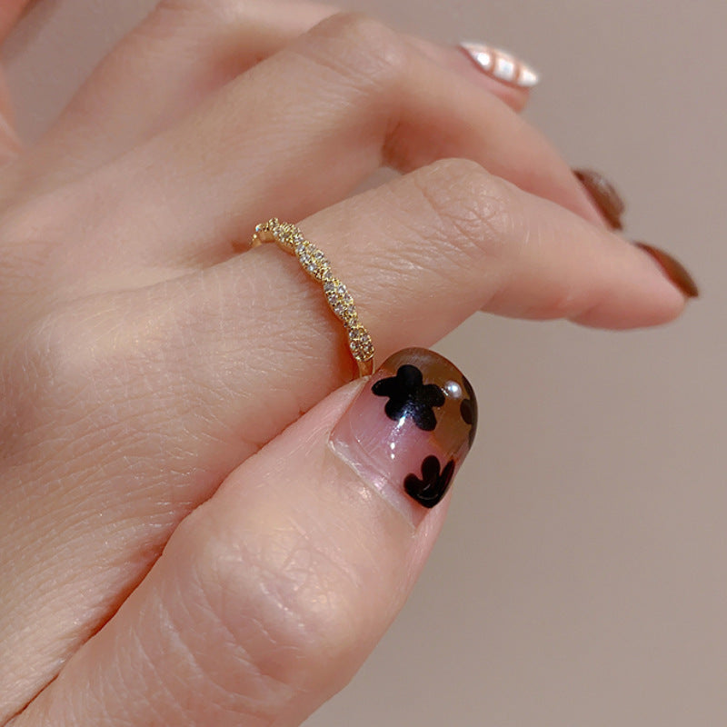 Damen zierlicher Goldring mit kunstvollem Flechtmuster Shop Nory