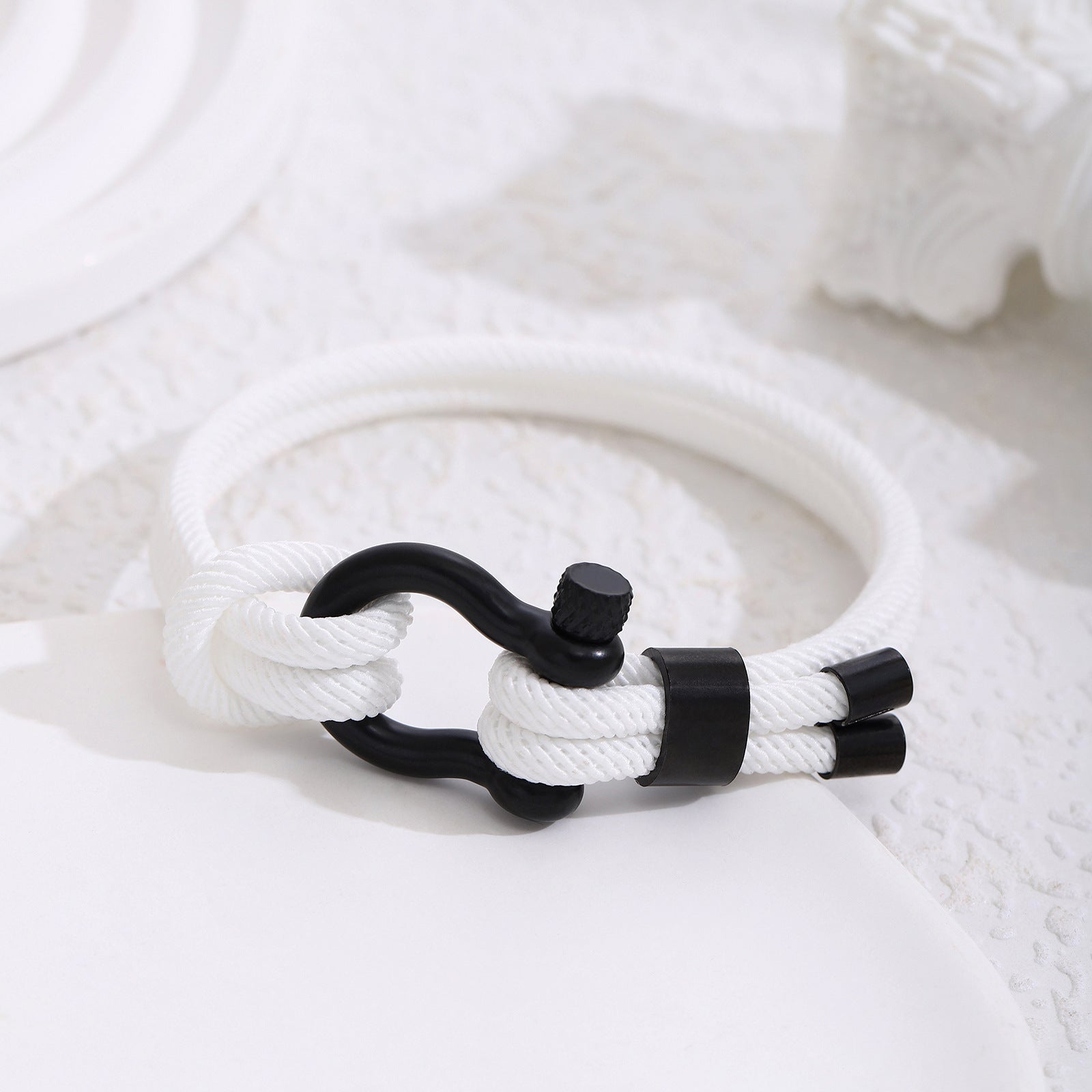 Herrenarmband aus geflochtenem Paracord mit stylischem Metallverschluss Shop Nory