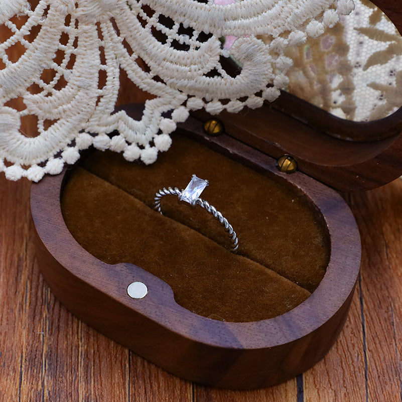 Damen spiralförmiger Ring mit kunstvoll eingefasster Steinfassung Shop Nory