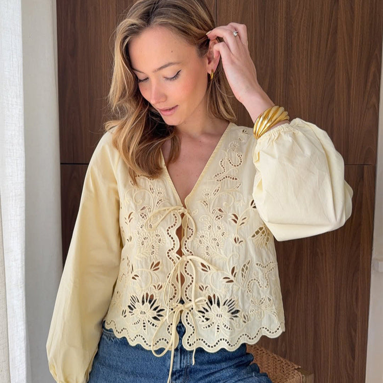Damen Leichte Broderie-Anglaise-Spitzenbluse mit V-Ausschnitt, Bindeband und Ballonärmeln Shop Nory