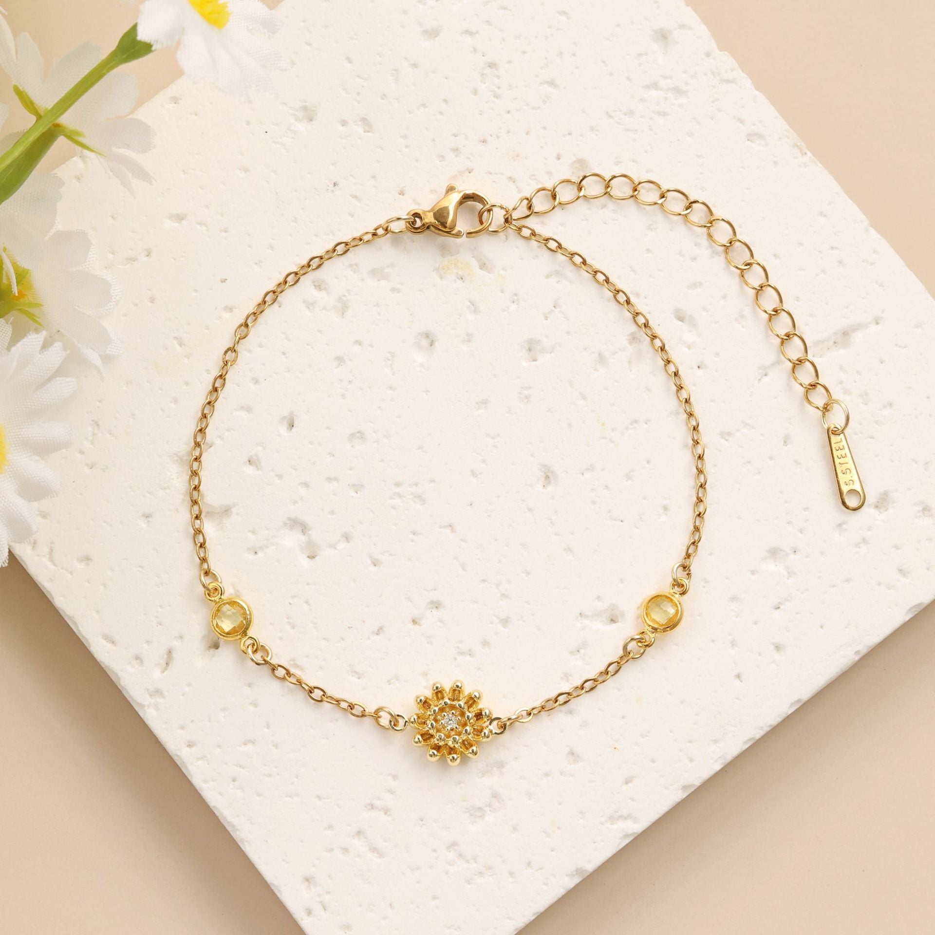 Damen filigranes Armband mit floralem Design Shop Nory