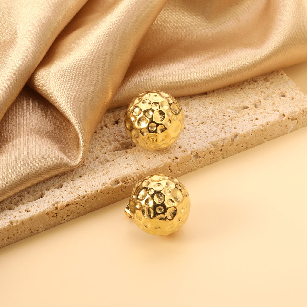 Damen Hängende Ohrstecker mit goldplattiertem Design und strukturierter Oberfläche Shop Nory