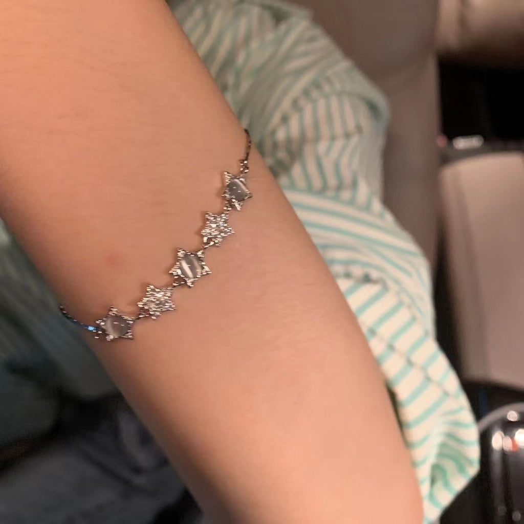 Damen Schlichte Kette mit eleganten Sternanhängern und funkelnden Zirkonia Shop Nory