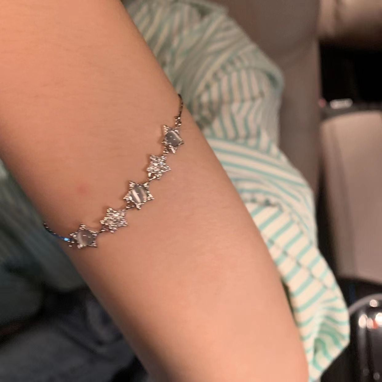 Damen Schlichte Kette mit eleganten Sternanhängern und funkelnden Zirkonia Shop Nory