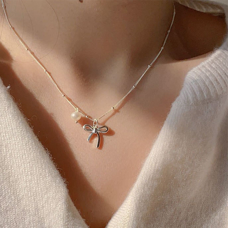 Damen Kettenanhänger mit Schleifenmotiv und Perle Shop Nory