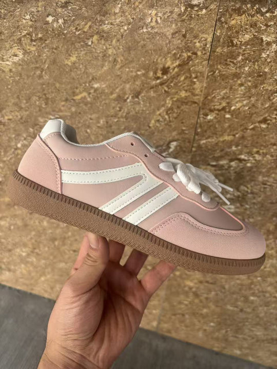 Damen Sportliche Retro‑Sneaker mit gepolstertem Schaft und profilierter Gummisohle Shop Nory