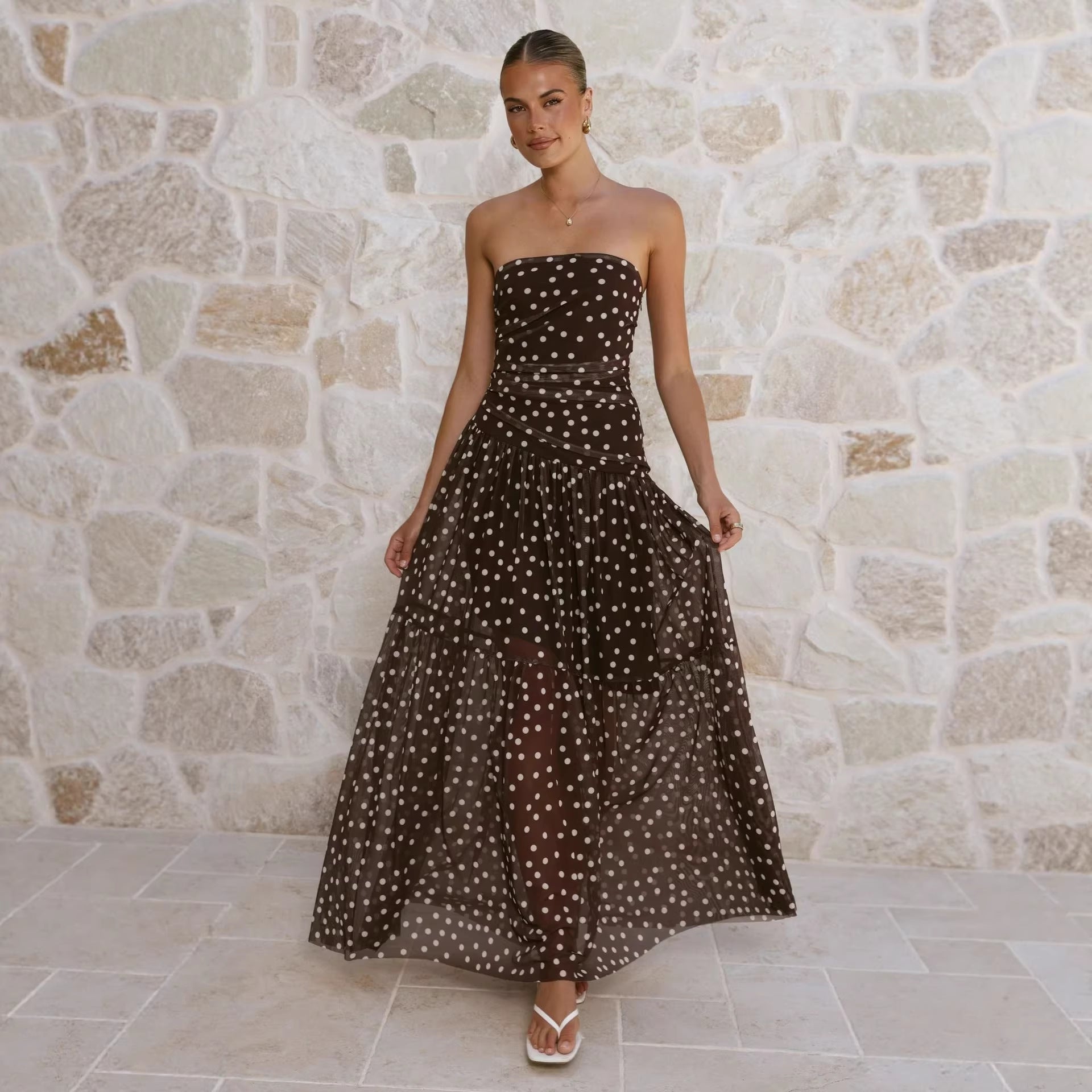 Damen Maxikleid mit schulterfreiem Schnitt und verspieltem Punktenmuster
