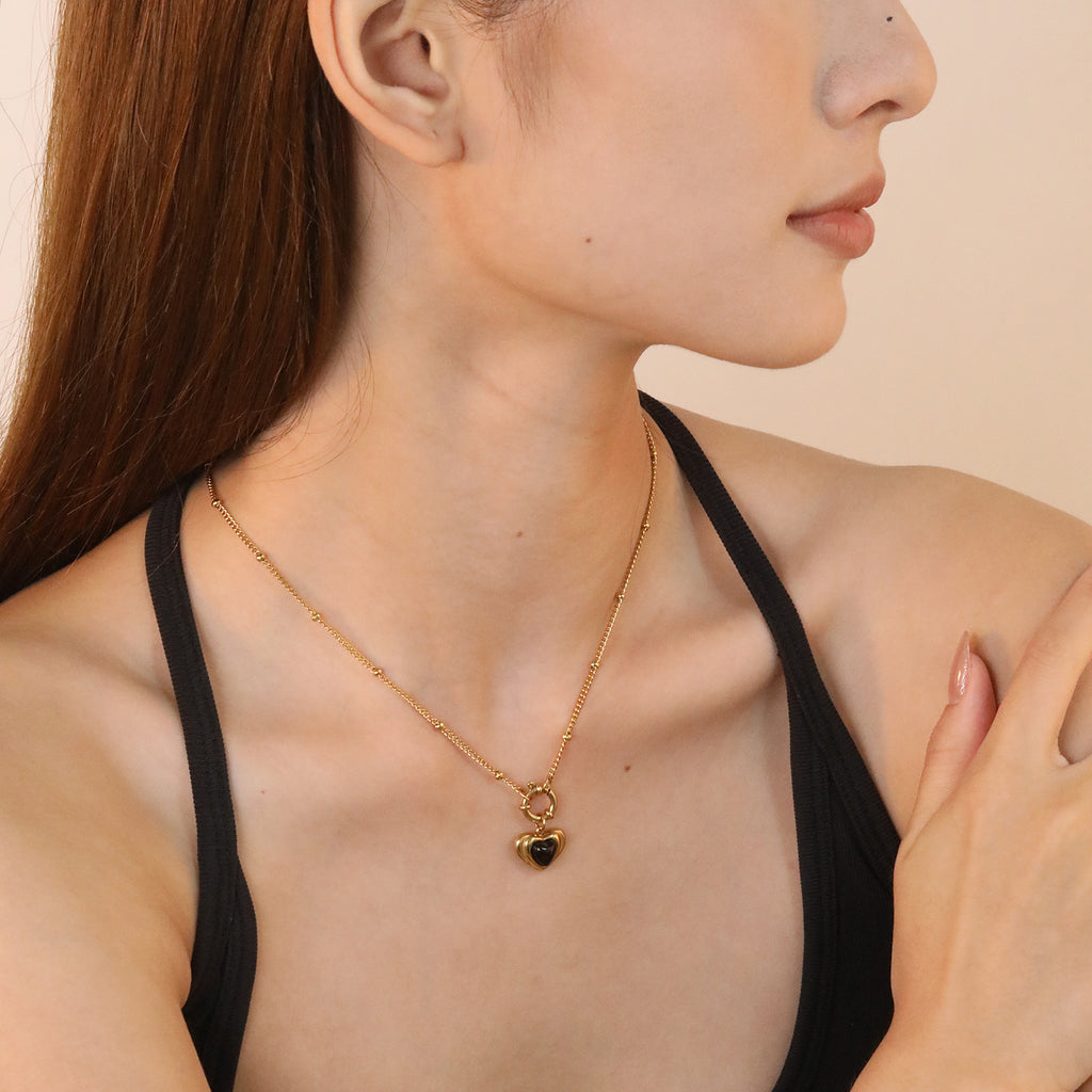 Damen Halskette mit herzförmigem Anhänger aus hochwertigem Edelstahl und feiner Gliederstruktur Shop Nory
