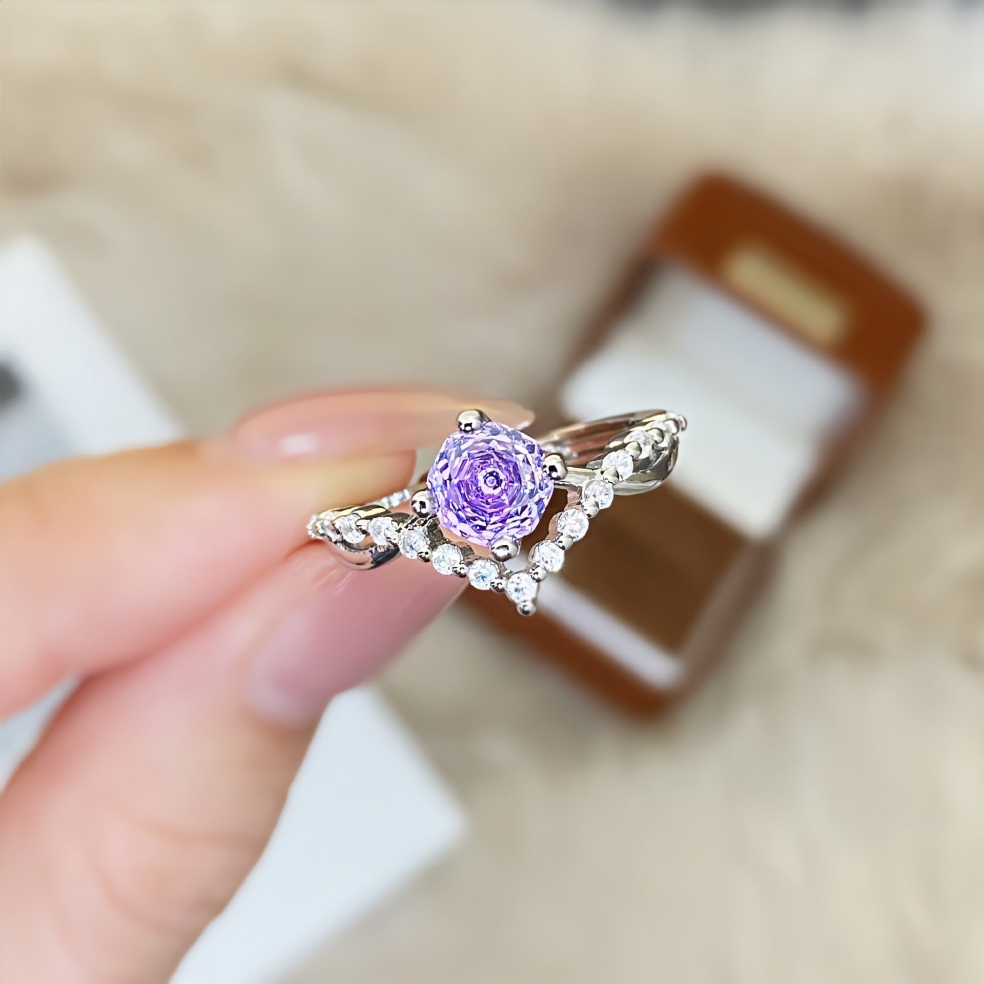 Damen Blossom Ring mit funkelnden Zirkonia Shop Nory