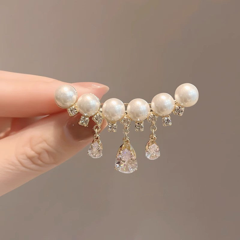 Filigrane Emaillierte Ahornblatt-Brosche mit Zirkonia