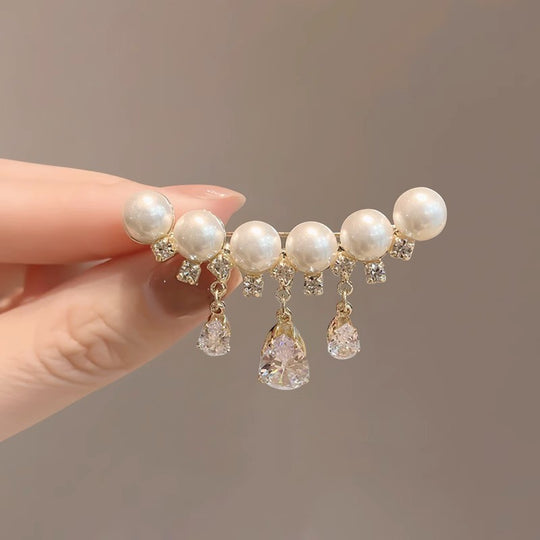 Filigrane Emaillierte Ahornblatt-Brosche mit Zirkonia