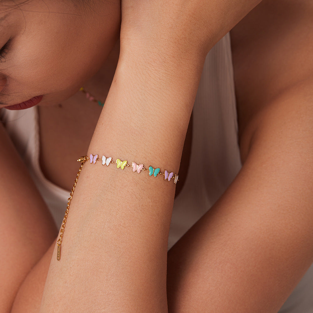 Damen Armband mit bunten Schmetterlingsanhängern aus hypoallergenem Edelstahl Shop Nory