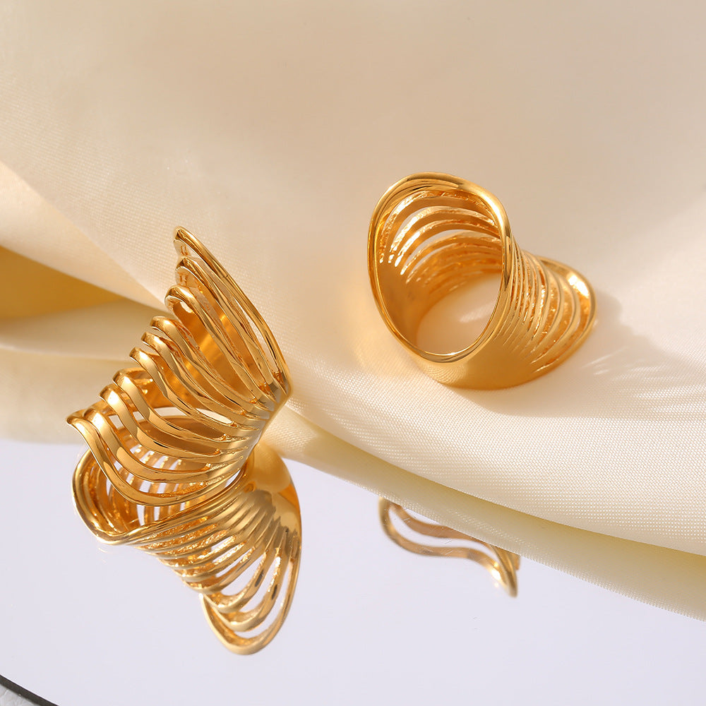 Damenring mit geschwungenem, modernem Design aus Edelstahl Shop Nory