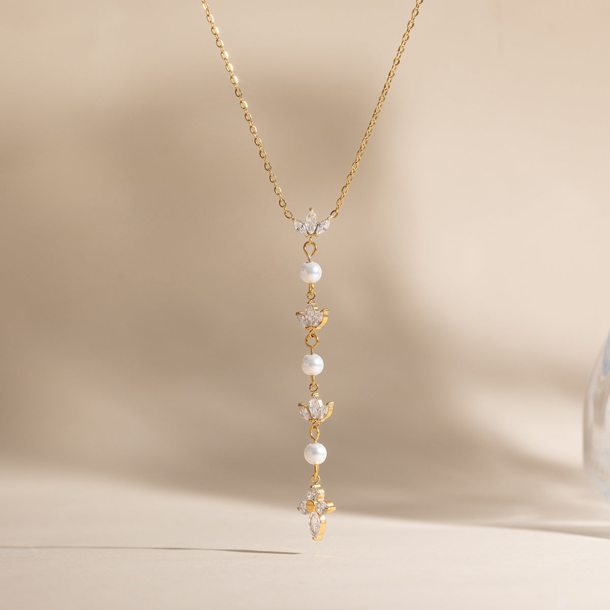 Damen Halskette mit funkelnden Zirkonia-Anhängern und verlängerbarer Kettenlänge Shop Nory