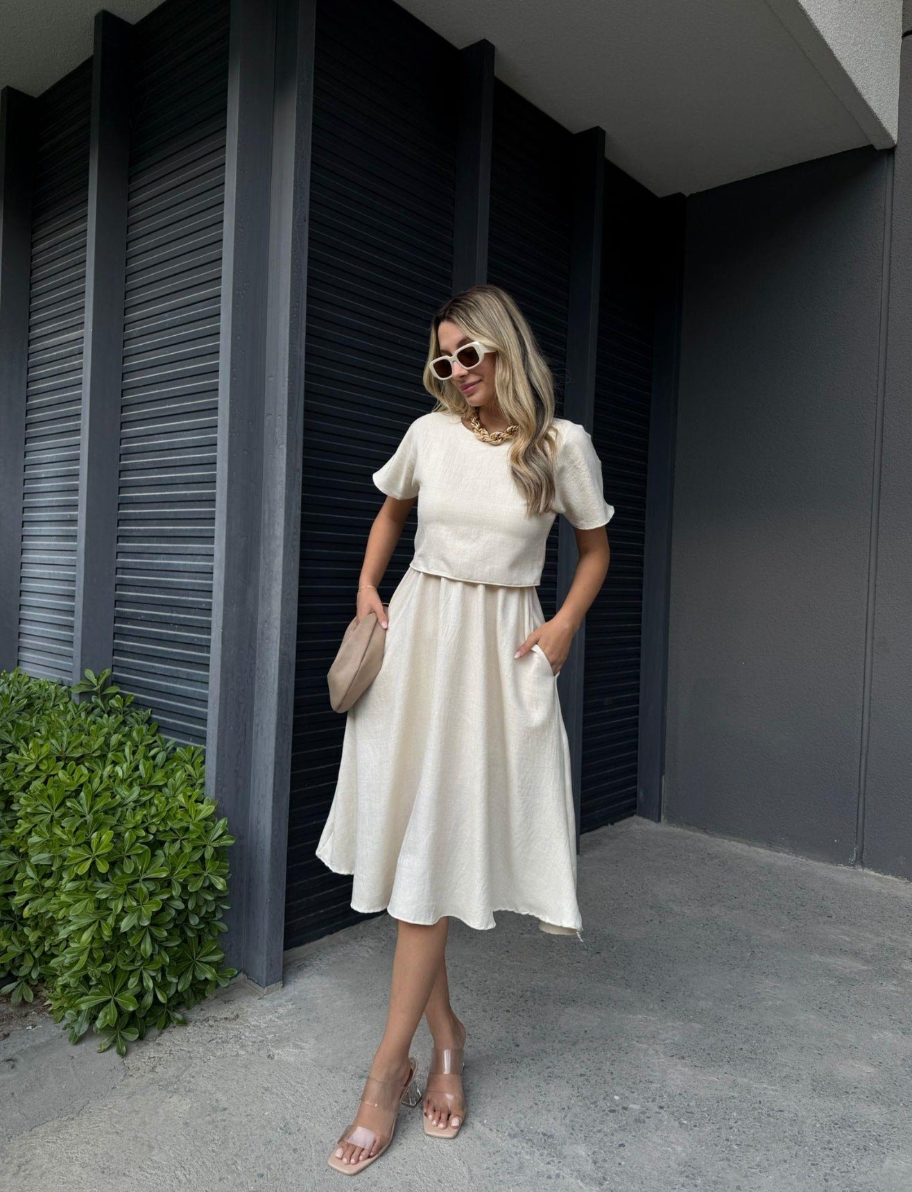 Damen Midi-Kleid mit weitem Schnitt und praktischen Taschen Shopnory