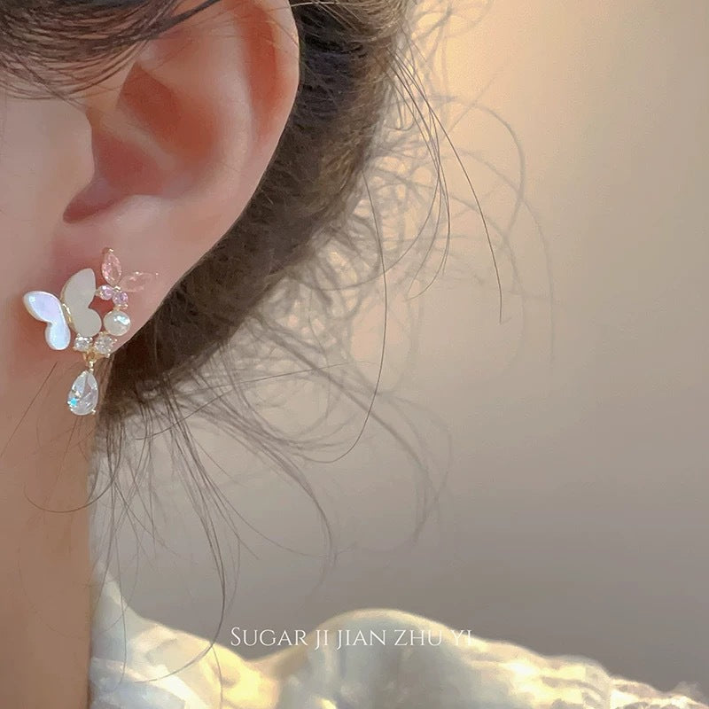 Damen Ohrstecker mit elegantem Schmetterlingsdesign und funkelnden Zirkonia Shop Nory