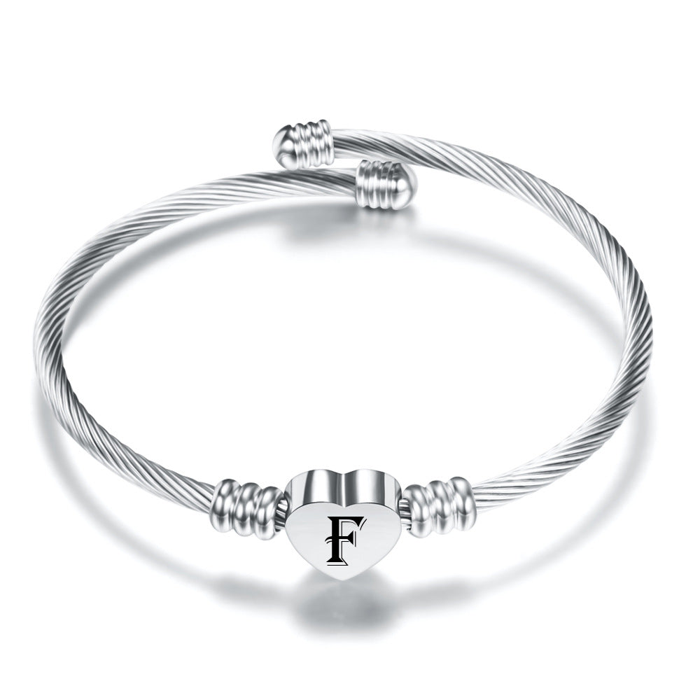Damen Armreif mit herzförmigem Anhänger und eleganten Akzenten Shop Nory