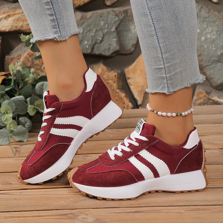 Damen Retro-Sneaker mit profilierter Gummisohle und dekorativen Zierstreifen Shop Nory