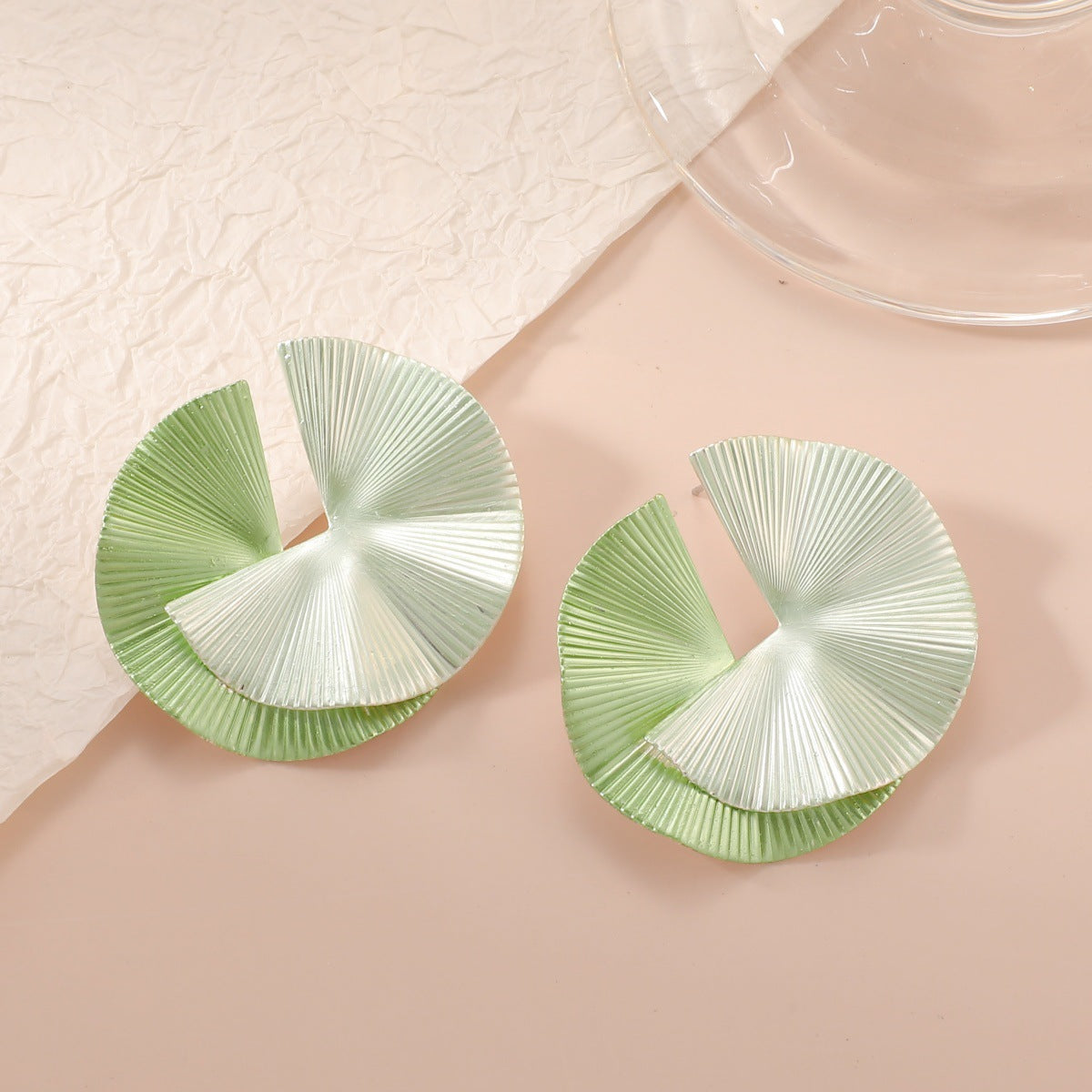Damen Ohrringe mit kunstvollem Faltendesign Shop Nory