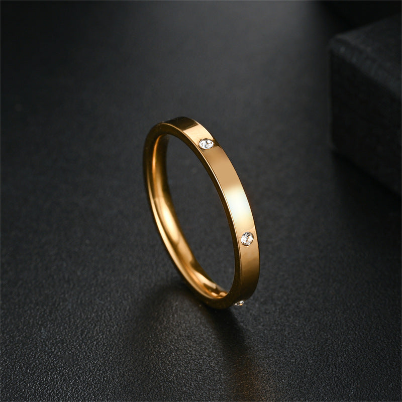 Damen Ring mit funkelndem Zirkonia-Besatz und elegantem Goldfinish Shop Nory