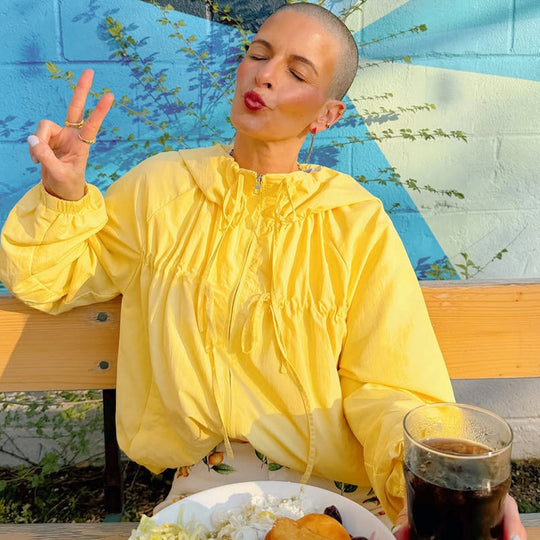 Damen Leichte Nylon-Haori-Kapuzenjacke mit Rüschenkragen, Tunnelzug und Ballonärmeln Shop Nory