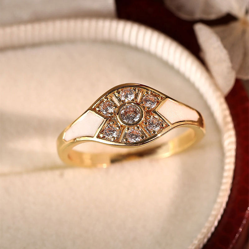 Damenring mit elegantem Design und funkelnden Zirkonia Shop Nory