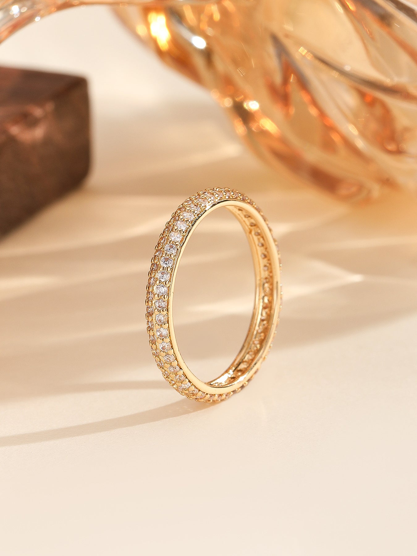 Damen luxuriöser Ring mit funkelnden Zirkonia Shop Nory