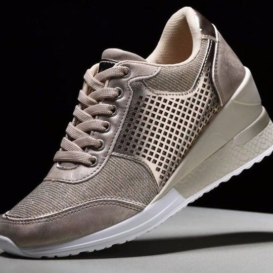 Damen Casual-Keil-Sneaker mit diskretem Lift, atmungsaktivem Rautenmesh und Veloursapplikationen Shop Nory