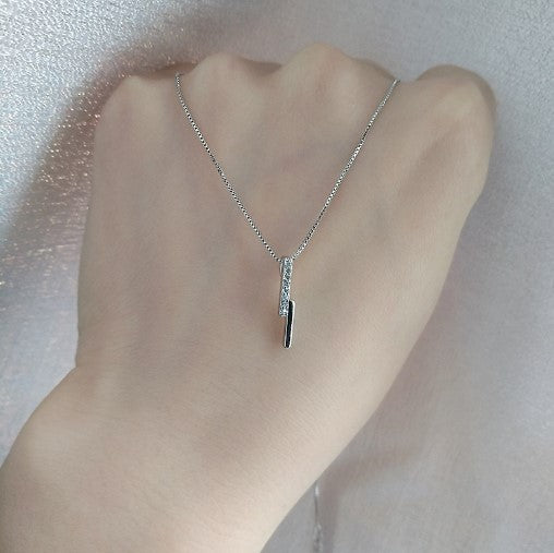 Damen Halskette mit minimalistischer Achse und funkelndem Detail Shop Nory