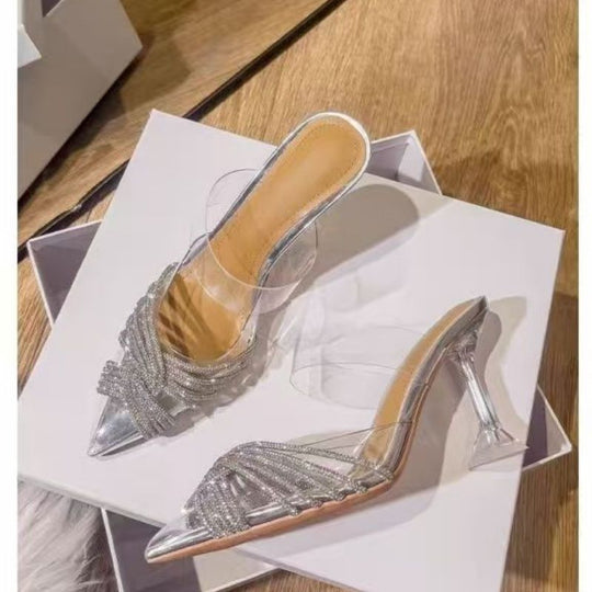 Damen Spitz zulaufende Mule‑Sandaletten mit transparenten Riemchen, Ziersteinen und geformtem Stiletto Shop Nory
