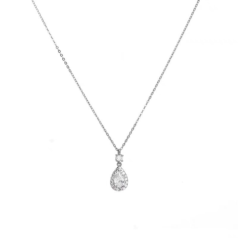 Damen Halskette mit tropfenförmigem Zirkonia-Anhänger und feiner Gliederkette Shop Nory
