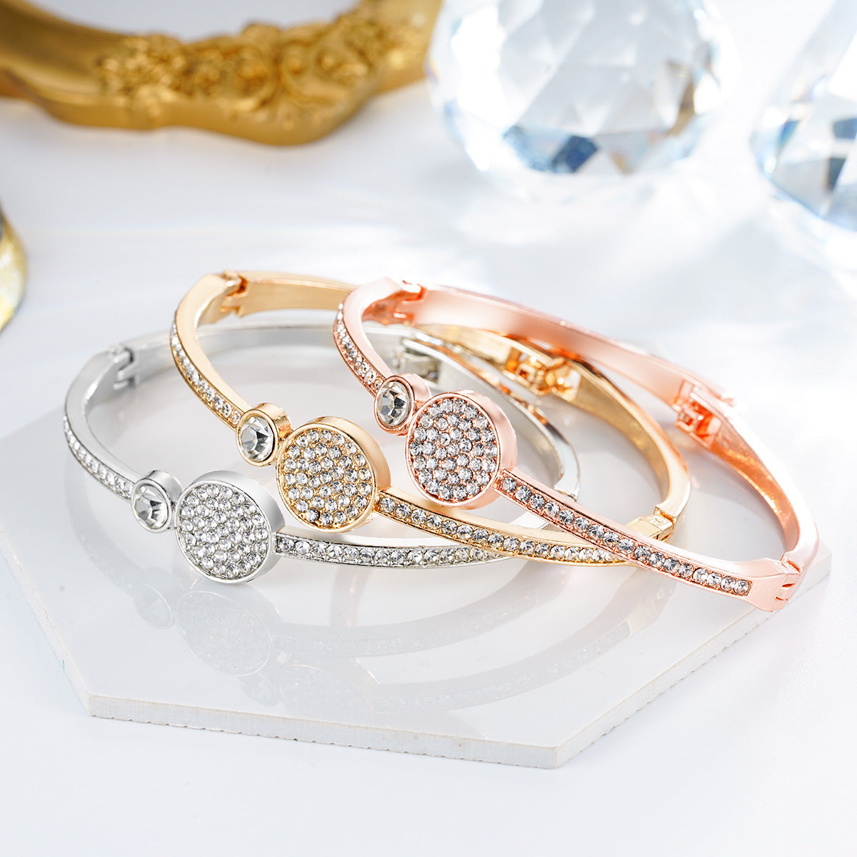 Damen Armreif mit funkelnden Zirkonia-Steinen Shop Nory