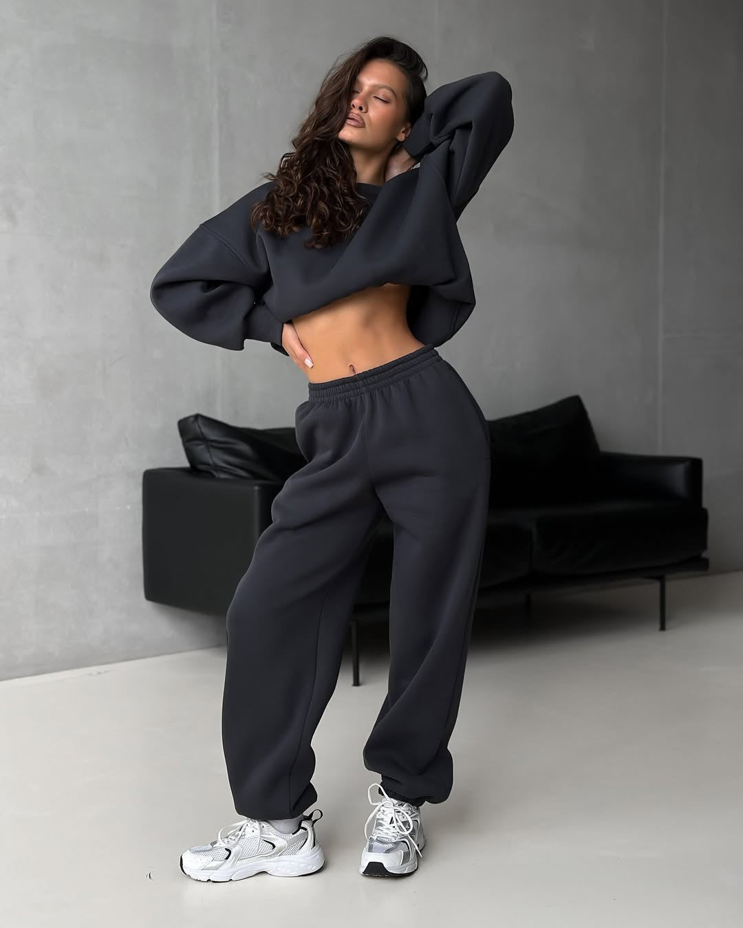 Damen lässiger Sport-Loungewear-Anzug mit crop Schnitt und weitem Bein
