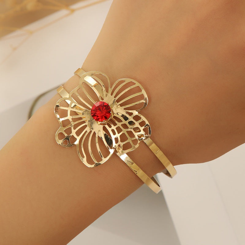 Damen Offener Armreif mit elegant geschwungenem Design Shop Nory