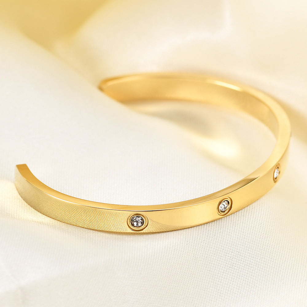 Damen Armreif mit elegantem, minimalistischem Design und funkelnden Zirkonia Shop Nory