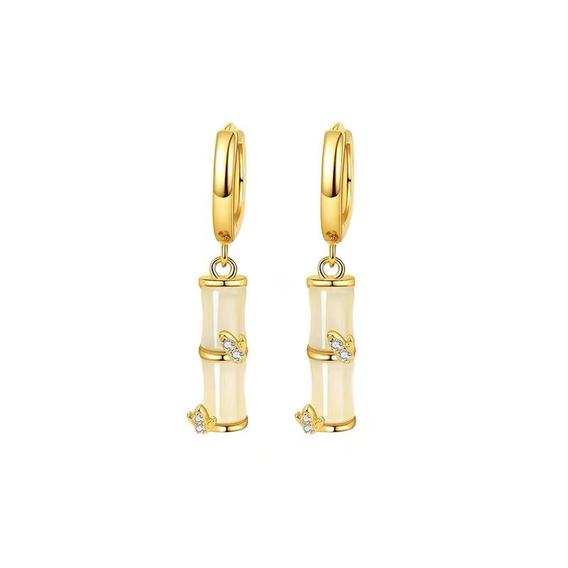Damen Ohrstecker mit kunstvollem Design und funkelnden Zirkonia Shop Nory