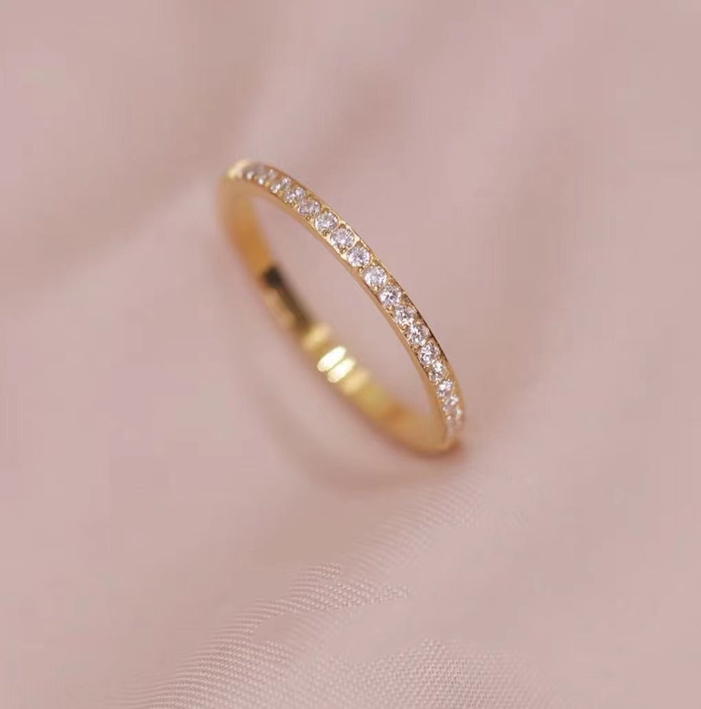 Damen Ring mit funkelnden Kristallakzenten Shop Nory