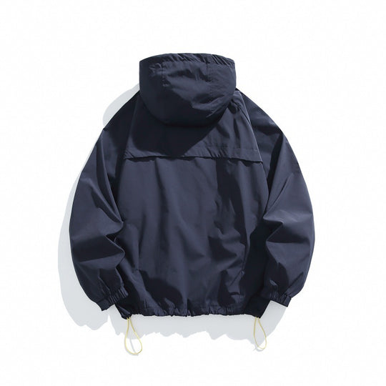 Unisex Technische Kapuzen‑Windjacke im Boxy‑Cut mit vertikalen Brustreißverschlüssen und Kordelzugsaum Shop Nory