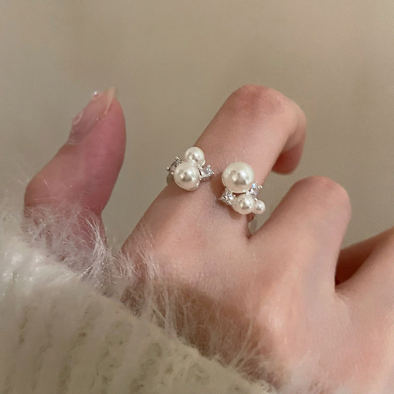 Damenring mit eleganten Perlen und funkelnden Zirkonia-Details Shop Nory