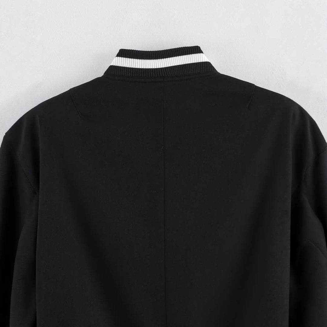 Damen Varsity‑Bomberjacke im Cropped‑Boxy‑Schnitt mit gestreiften Rippbündchen Shop Nory