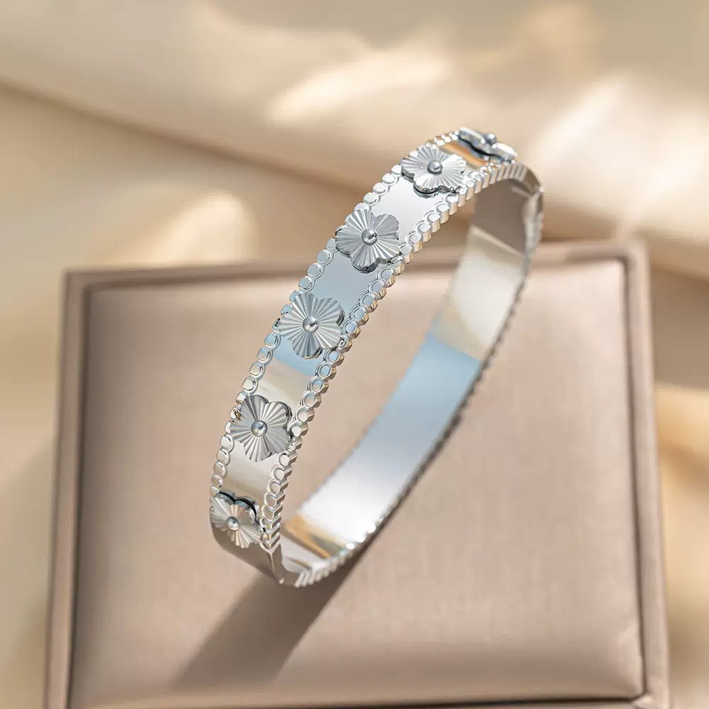 Damen elegantes Armband mit floralem Design Shop Nory