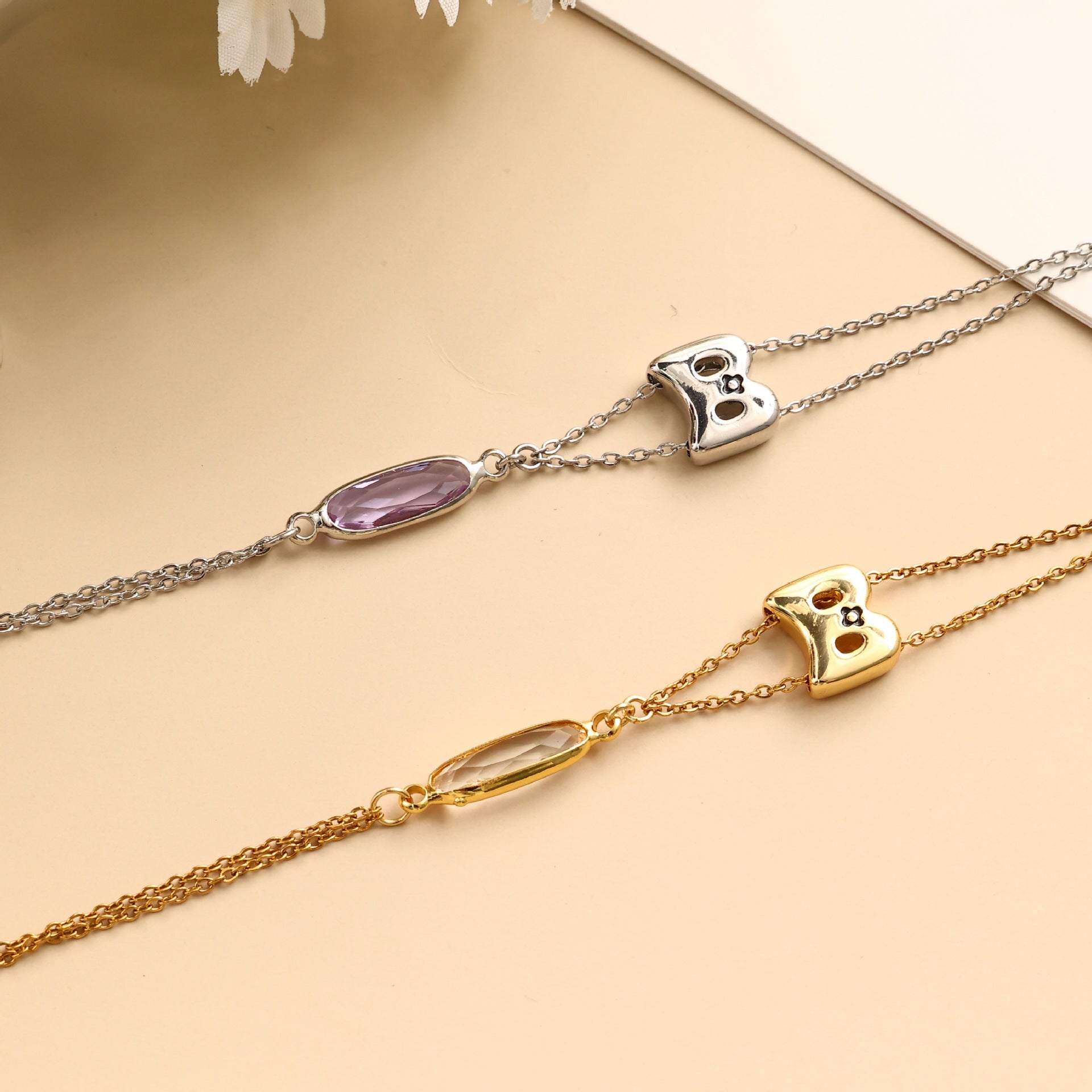 Damen Armbanduhr mit facettiertem Kristall und eleganter Schließe Shop Nory