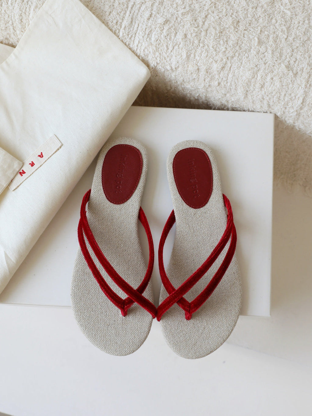 Damen Elegante und bequeme Zehentrenner mit weichem Fußbett