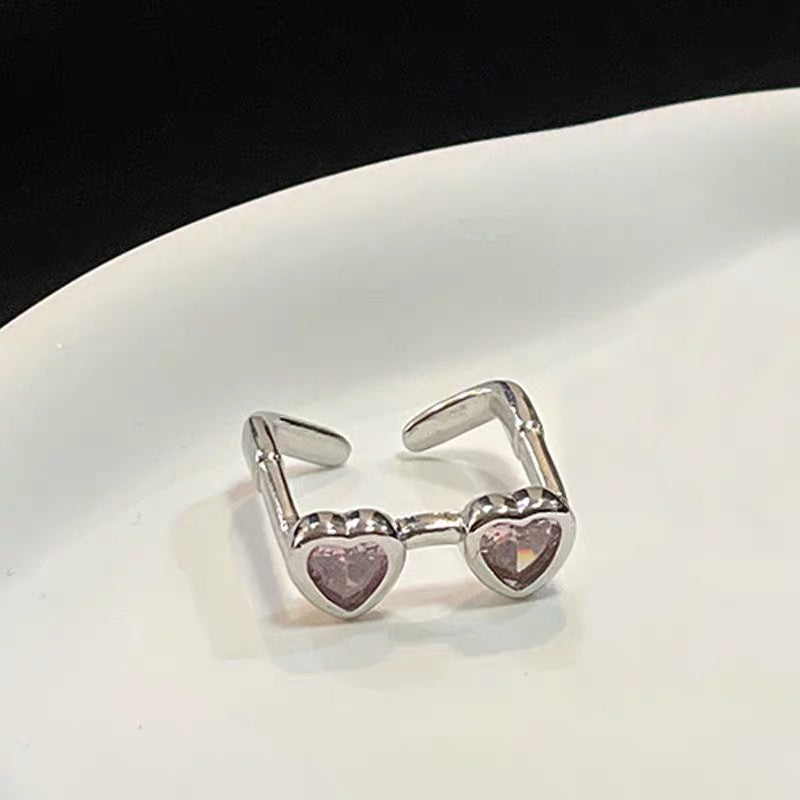 Damen modischer Ring mit herzförmigen Ziersteinen Shop Nory