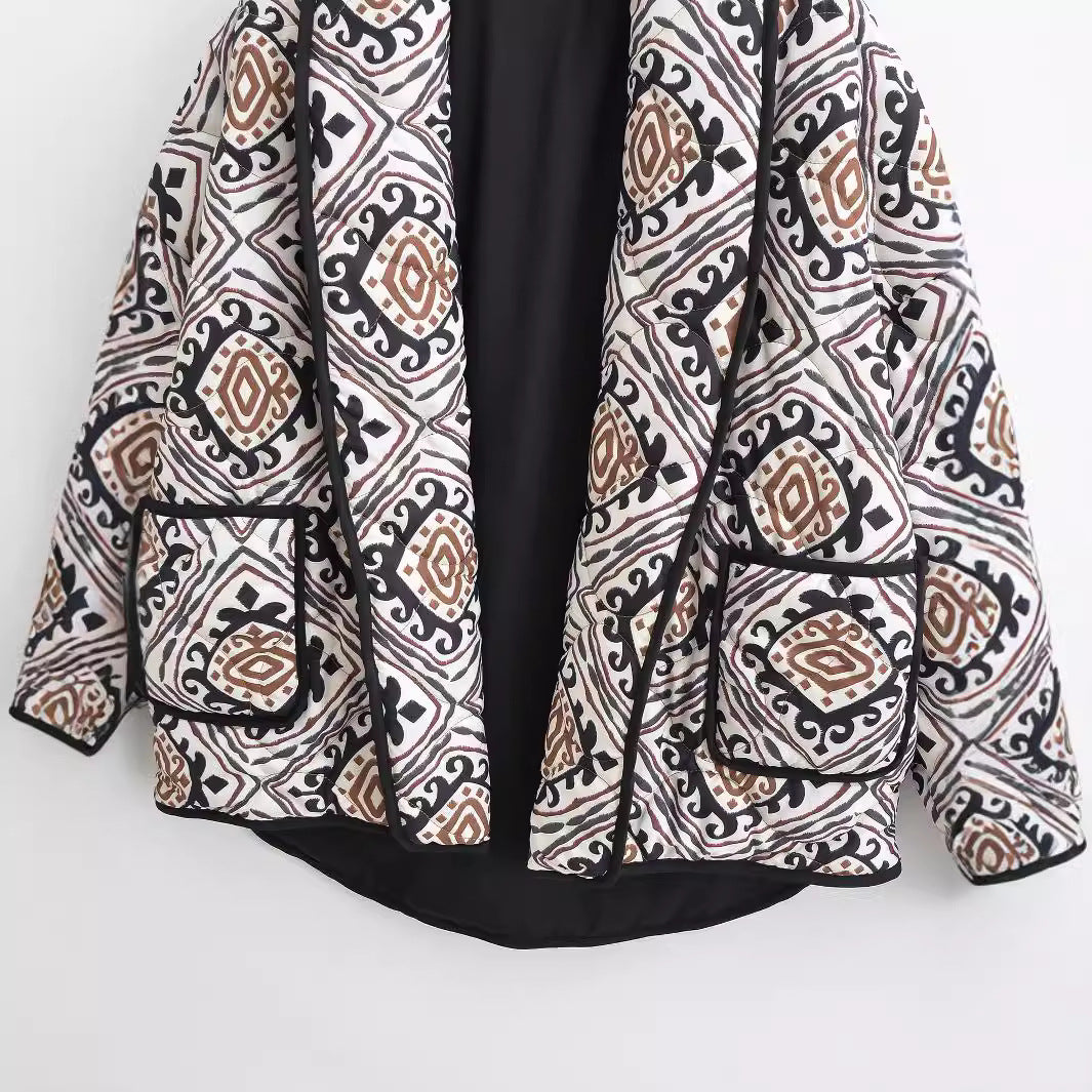 Damen Gesteppte Kimono-Jacke mit Ethno-Print, Kontrastpaspel und aufgesetzten Taschen Shop Nory