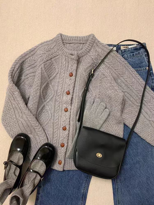 Damen Strick-Cardigan im Aran‑Stil mit Zopf‑ und Perlmuster sowie Holzknopfleiste Shop Nory