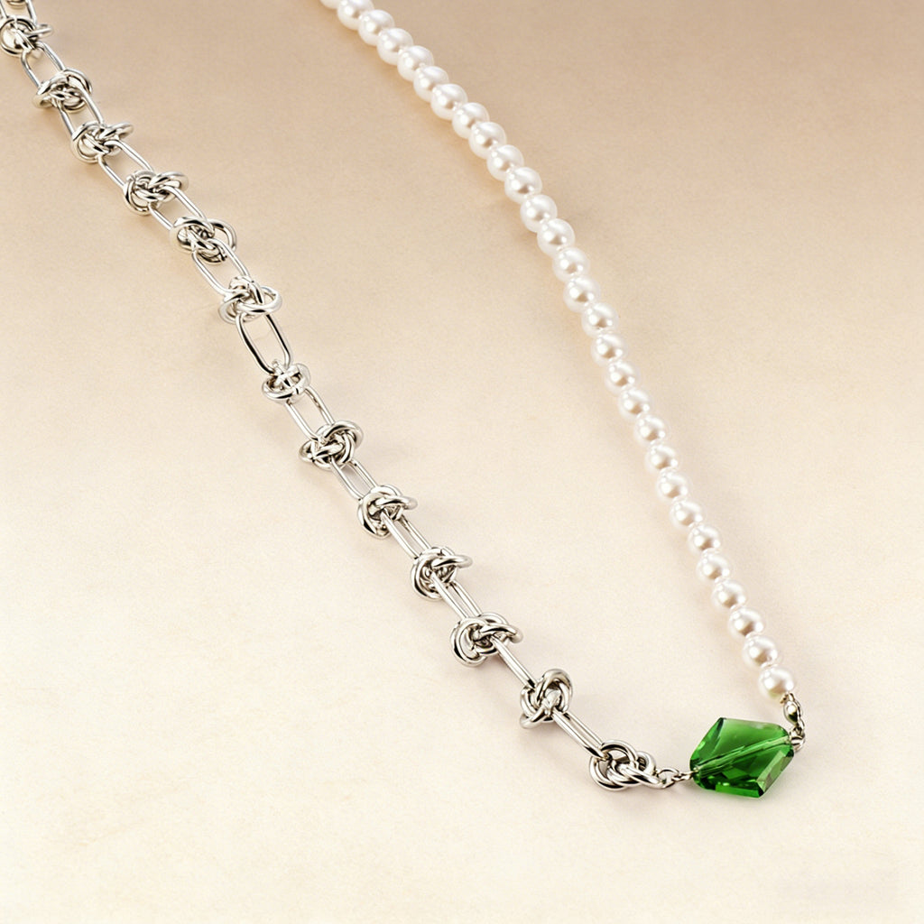 Damen Halskette mit stilvollem Kristallanhänger und hochwertiger Edelstahlstruktur Shop Nory