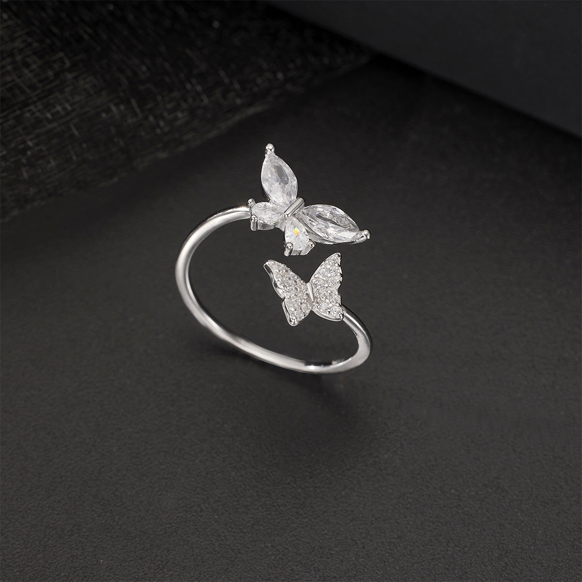 Damen Ring mit elegantem Schmetterlingsdesign und funkelnden Zirkonia Shop Nory