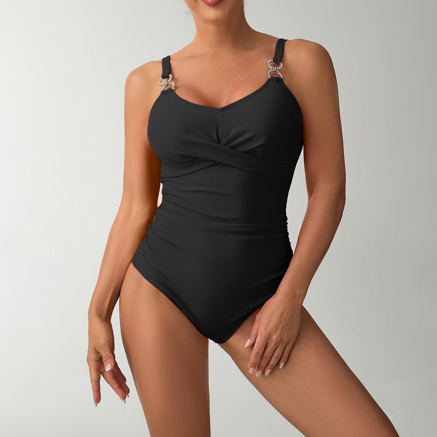 Damen Eleganter Badeanzug mit raffinierten Trägerdetails